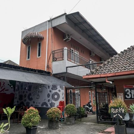 Djaboerigin Mongonsidi Guest House Redpartner Medan Exteriör bild