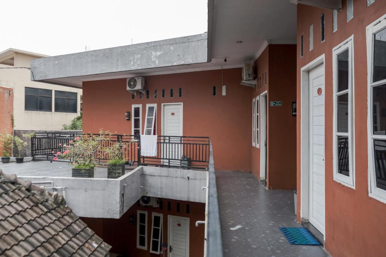 Djaboerigin Mongonsidi Guest House Redpartner Medan Exteriör bild