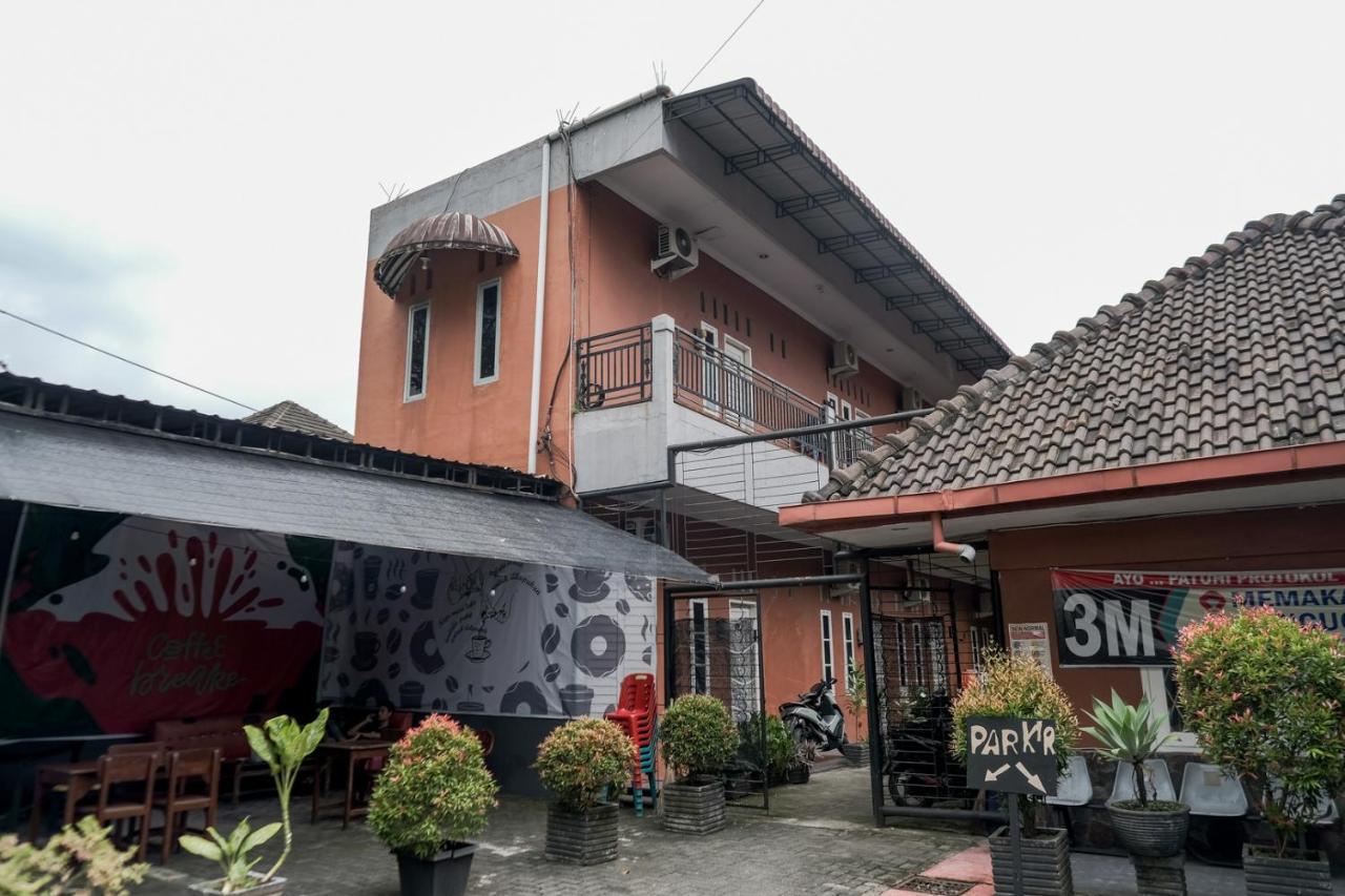 Djaboerigin Mongonsidi Guest House Redpartner Medan Exteriör bild