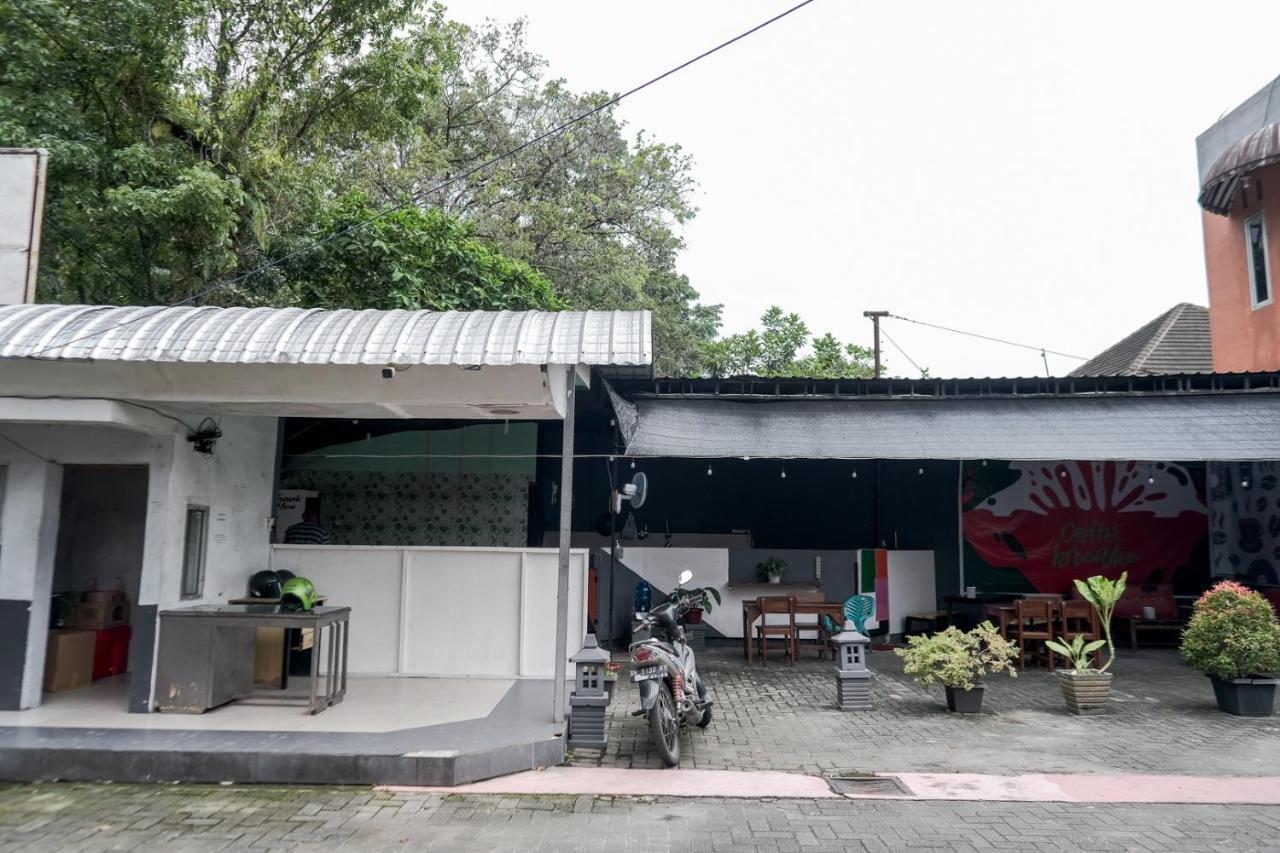 Djaboerigin Mongonsidi Guest House Redpartner Medan Exteriör bild