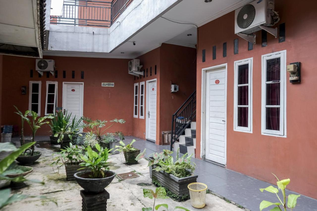 Djaboerigin Mongonsidi Guest House Redpartner Medan Exteriör bild